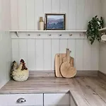 Stunning Riverside In Location