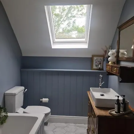 Stunning Riverside In Location