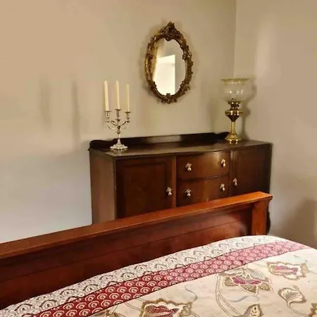 Stunning Riverside In Location 度假居