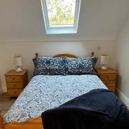 Stunning Riverside In Location *