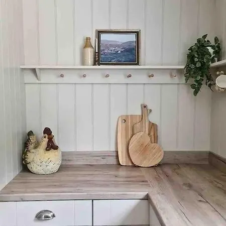 Stunning Riverside In Location