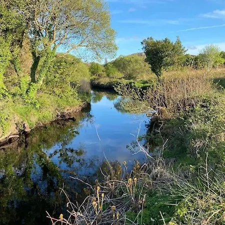 Stunning Riverside In Location *