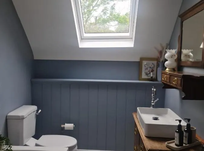 Stunning Riverside In Location