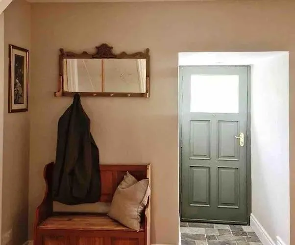 Ferienhaus Stunning Riverside In Location