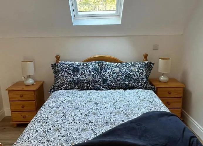 Stunning Riverside In Location *