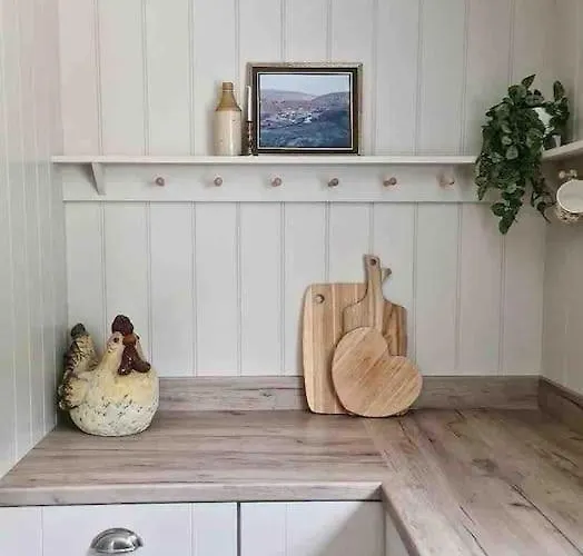 Stunning Riverside In Location