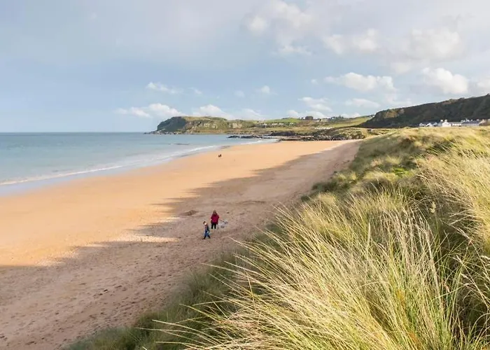 Stunning Riverside In Location Ferienhaus