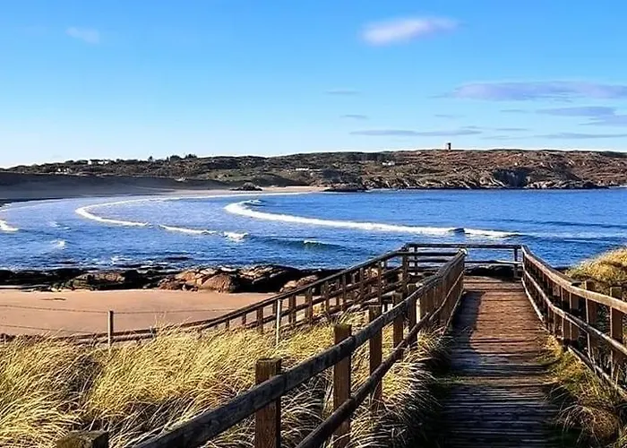 Stunning Riverside In Location Ferienhaus
