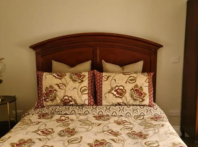 Ferienhaus Stunning Riverside In Location *