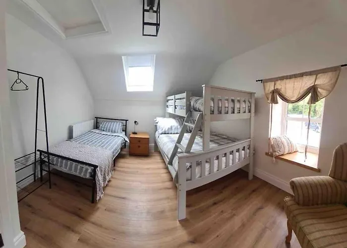 Stunning Riverside In Location Ferienhaus *