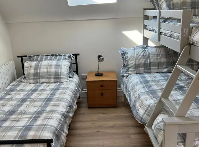 Stunning Riverside In Location Ferienhaus *